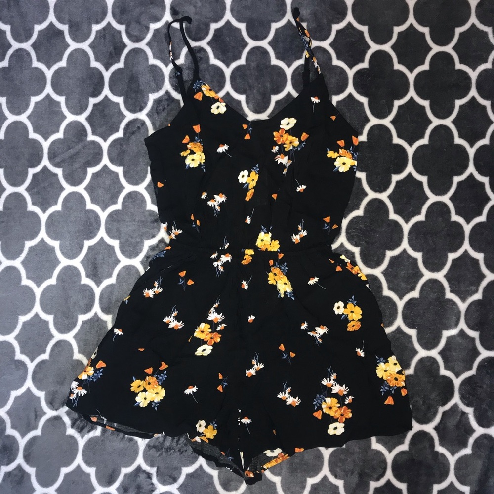 ✨NWT✨ Floral Romper